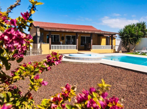 Villa with 2 bedrooms in El Roque with wonderful sea view private pool enclosed garden