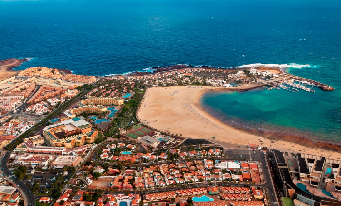 Caleta De Fuste a Fuerteventura, piccola ma grandiosa